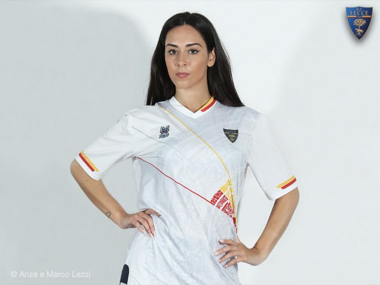 La seconda maglia del Lecce 2021-2022