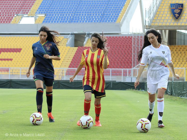 Le divise del Lecce per la Serie B 2021-2022