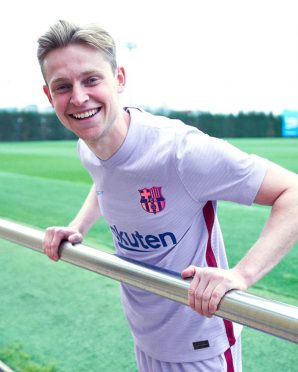 maglia-away-barca-2021-22-de-jong.jpg DETTAGLI ALLEGATO maglia-away-barca-2021-22-de-jong