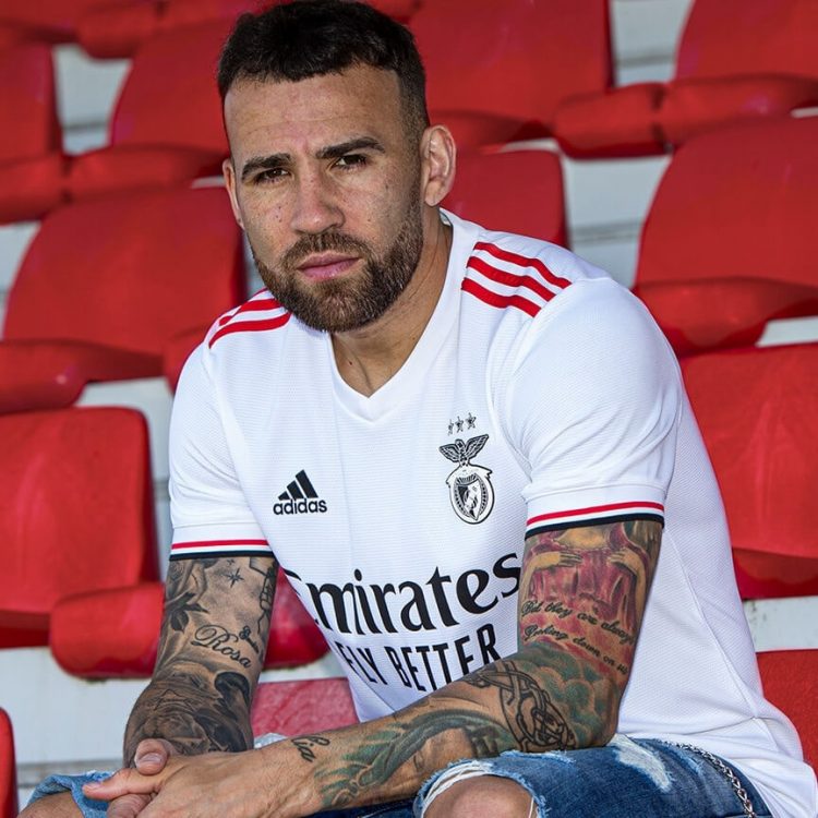 La maglia da trasferta del Benfica 2021-2022