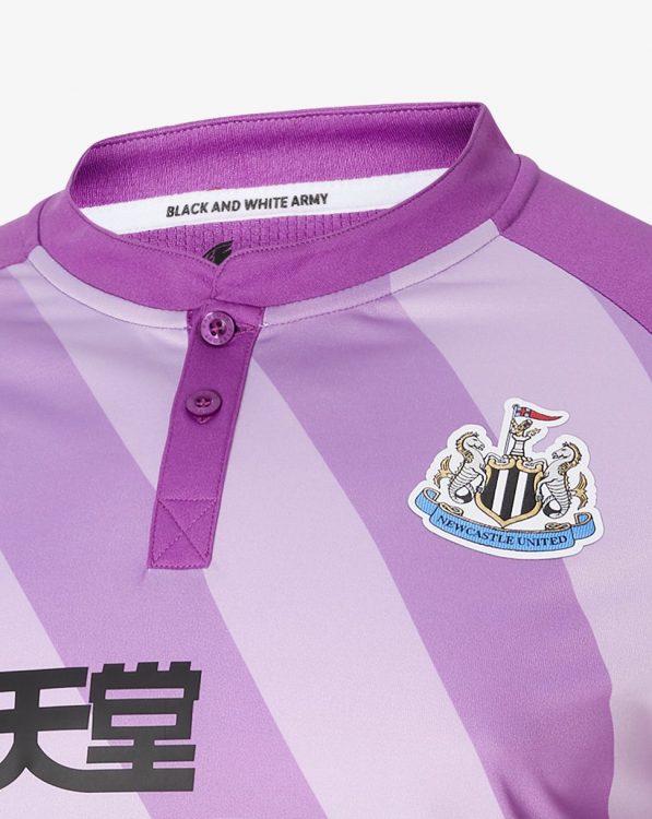 Dettaglio colletto portiere Newcastle