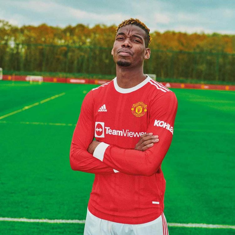 Pogba con la nuova maglia dello United