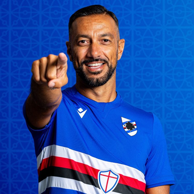 Quagliarella indossa la maglia della Samp 2021-2022
