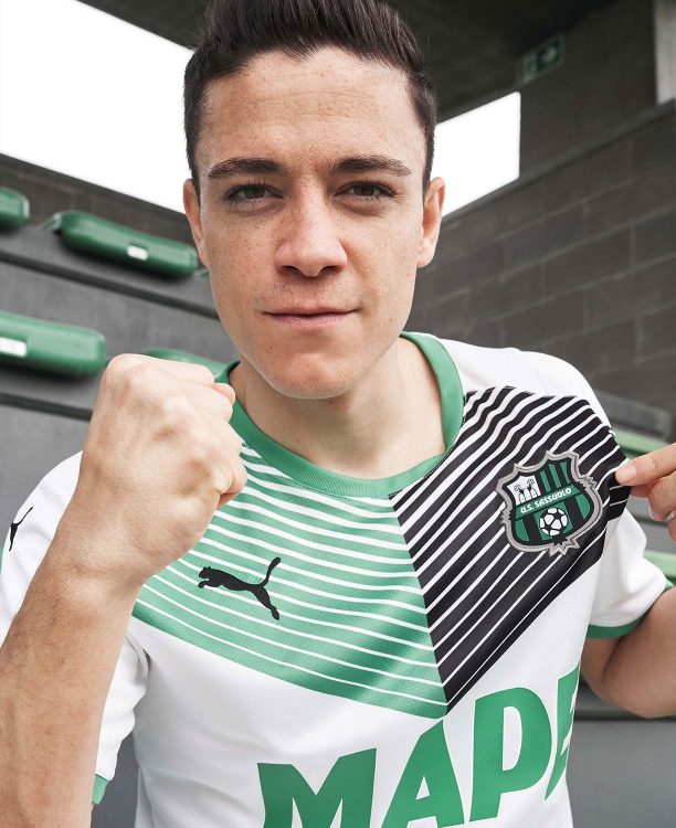 Raspadori con la maglia away del Sassuolo