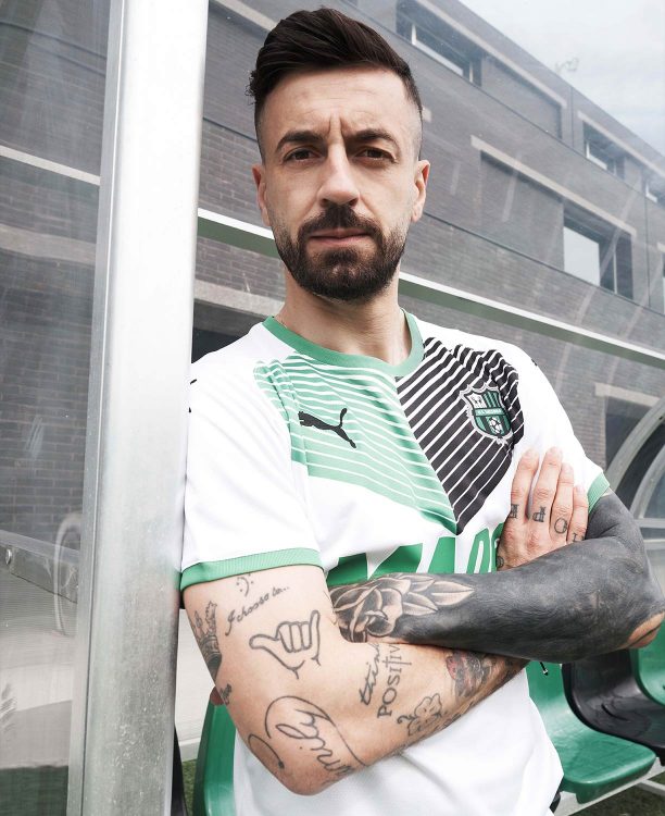 Caputo con la maglia del Sassuolo da trasferta 2021-2022