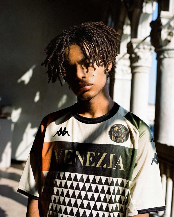 La nuova maglia away del Venezia 2021-2022