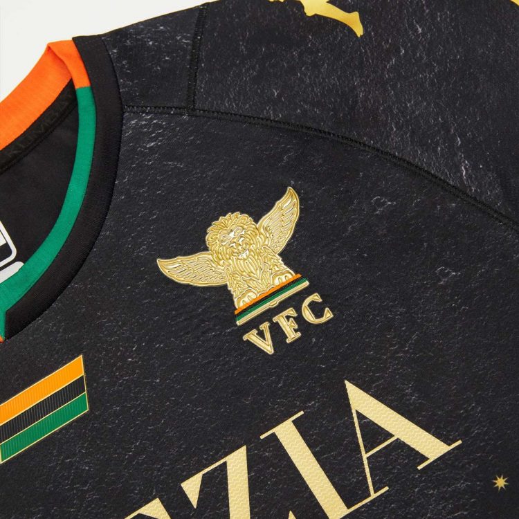Particolare nuova maglia Venezia