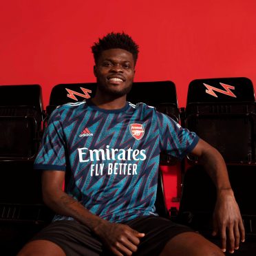 La terza divisa dell'Arsenal 2021-2022