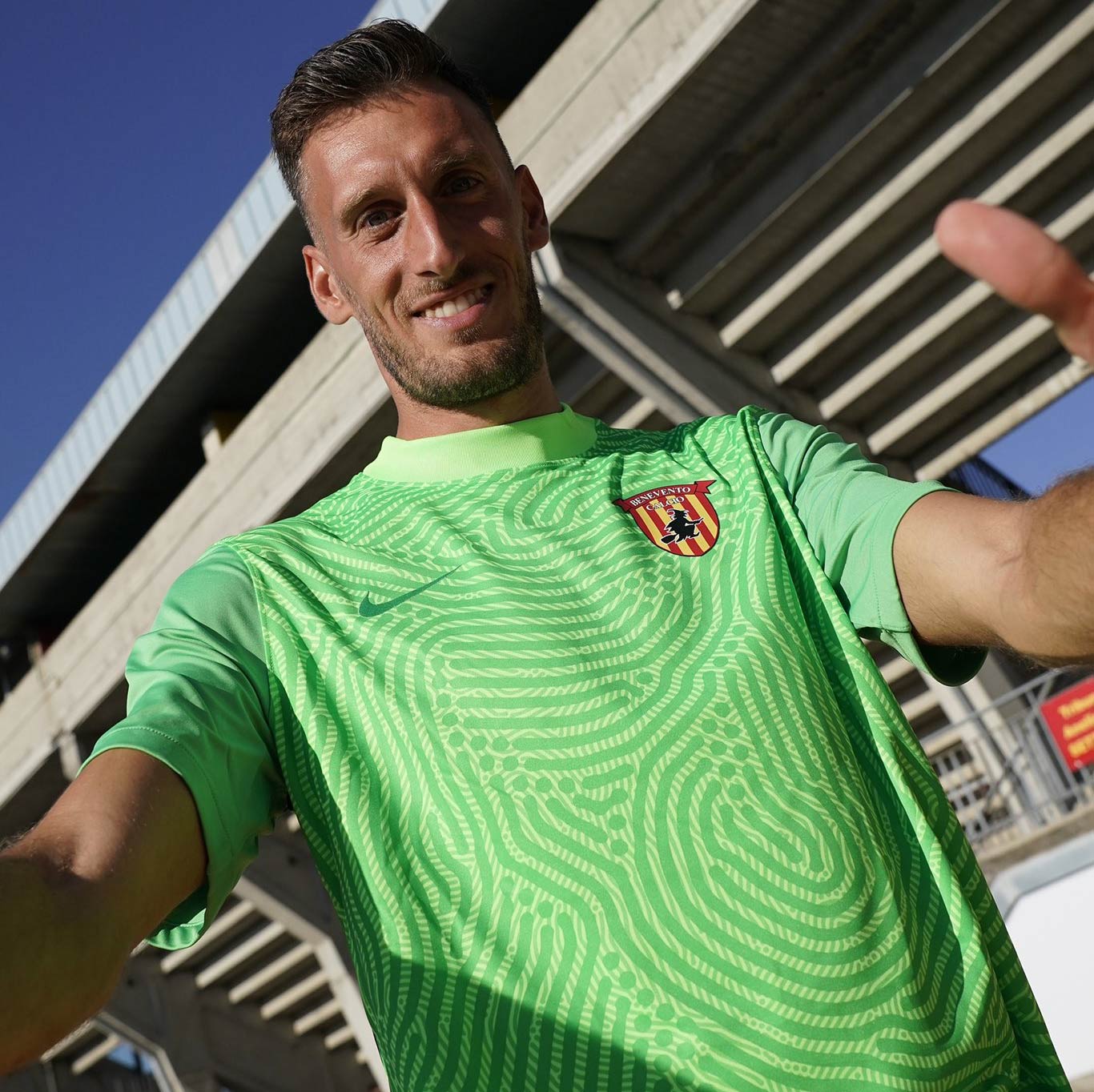 Paleari con la maglia da portiere del Benevento