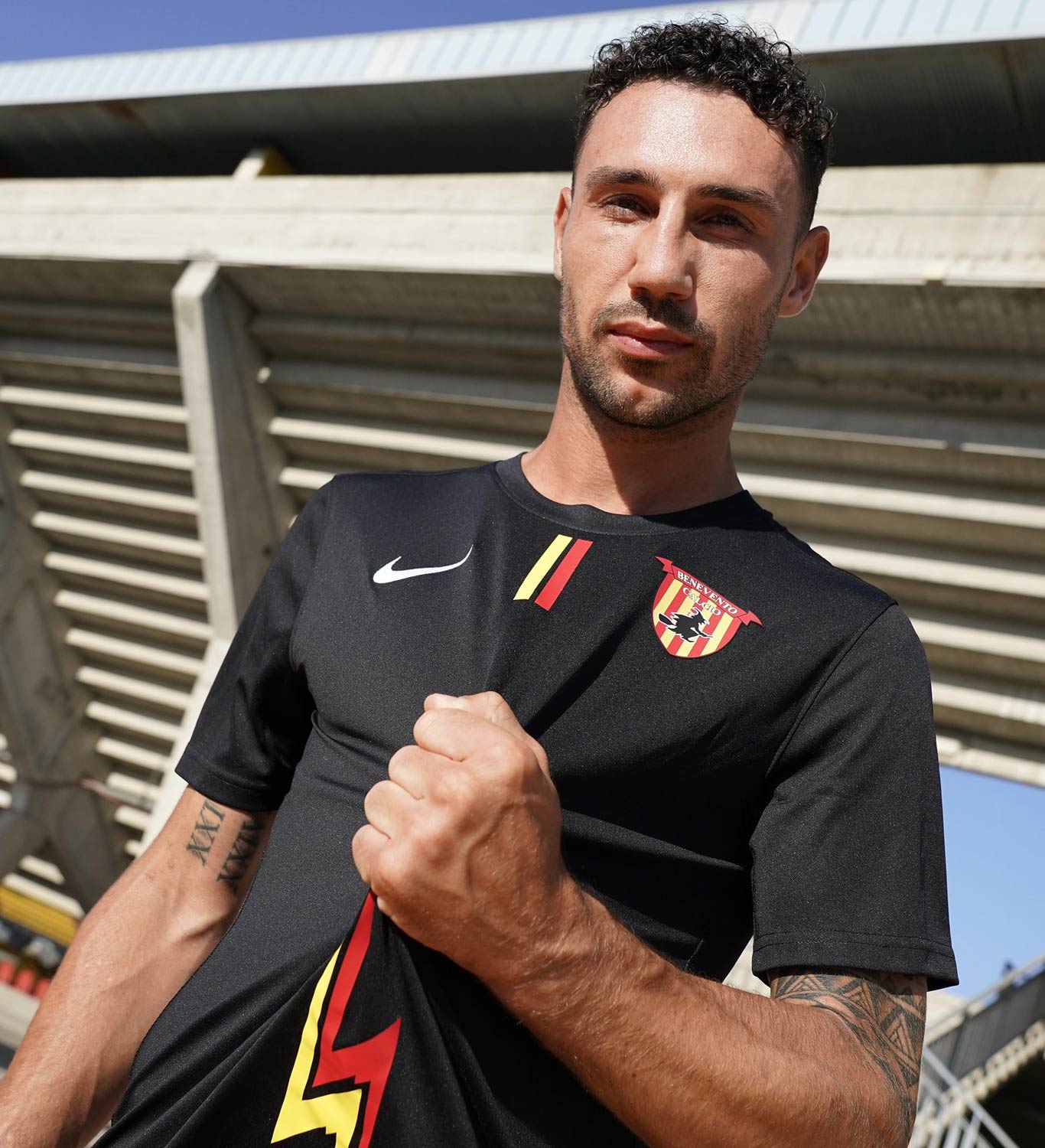 Terza maglia Benevento 2021-2022 nera