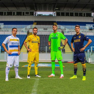 Kit Frosinone Zeus 2021-2022 Serie B