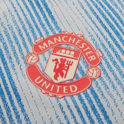 man-united-2021-22-away-crest