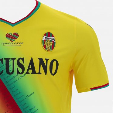 I nomi dei comuni di Terni sulla maglia della Ternana