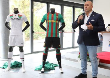 Divise Ternana con pantaloncini e calzettoni