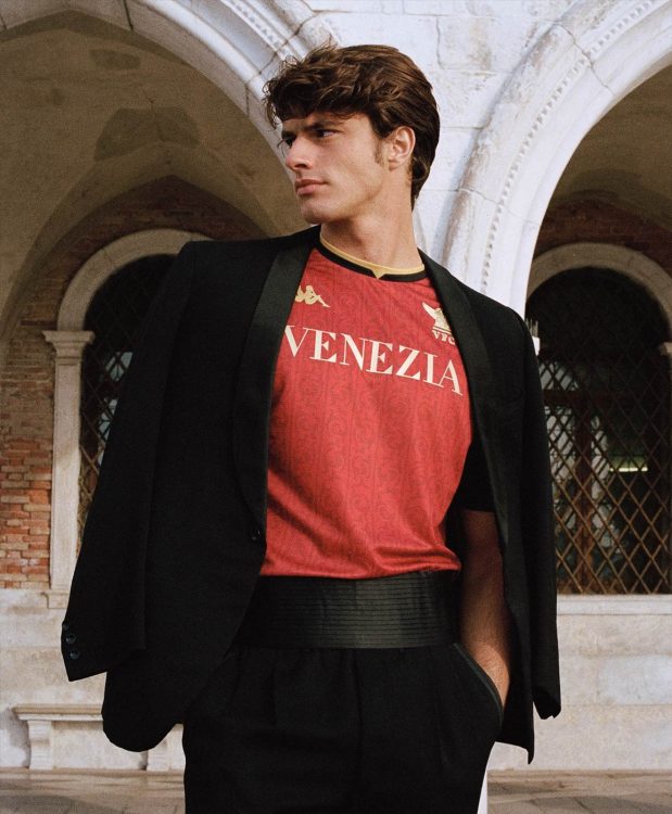 Divisa Venezia rossa 2021-2022 Kappa