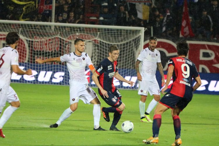 maglia-crotone-home-play1-21-22