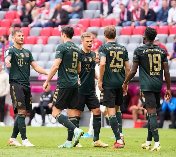 maglia_bayern_oktoberfest_players1_21_22