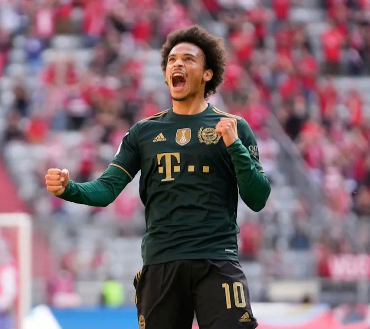 Sanè esulta con la maglia verde del Bayern