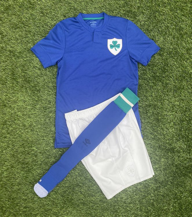 Divisa Irlanda 100 anni con pantaloncini e calzettoni