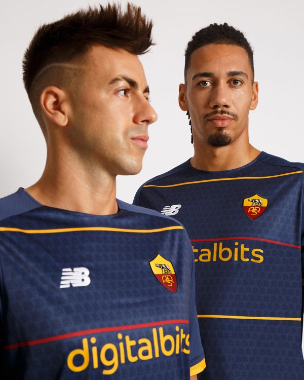 El Shaarawy e Smalling con la quarta maglia della Roma