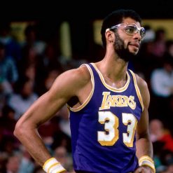 Abdul-Jabbar con la maglia dei Lakers