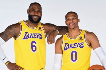 Il baffo Nike sulle maglie dei Lakers NBA