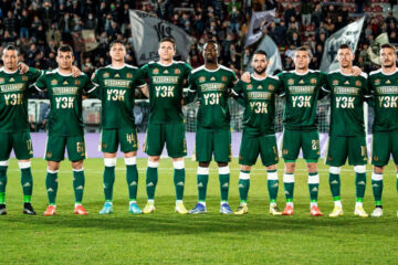 La formazione dell'Alessandria con la maglia verde dei 110 anni
