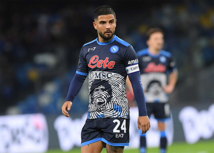 Insigne con la maglia speciale del Napoli dedicata a Maradona