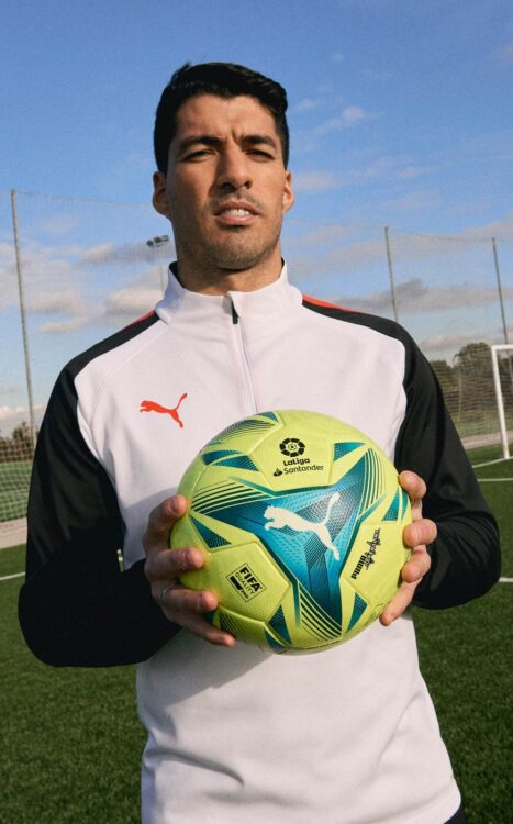 Suarez con il pallone giallo della Liga