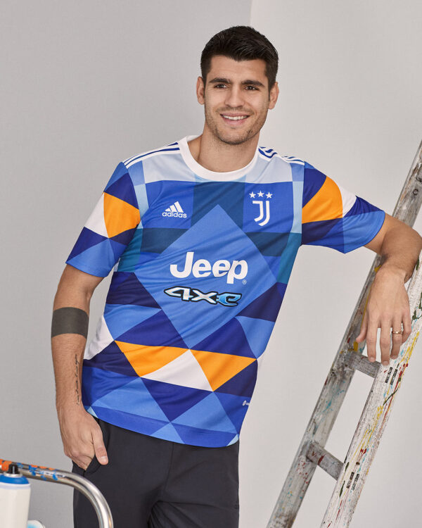 Morata con la quarta maglia della Juve