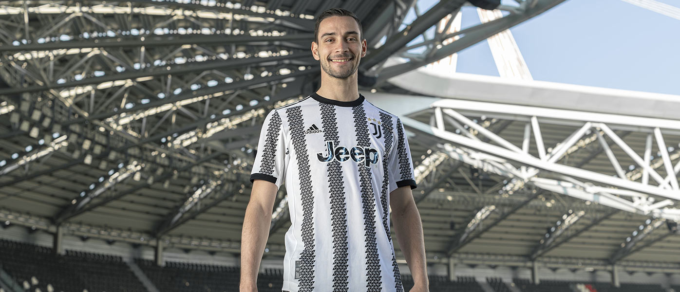 De Sciglio con la nuova maglia della Juventus 2023