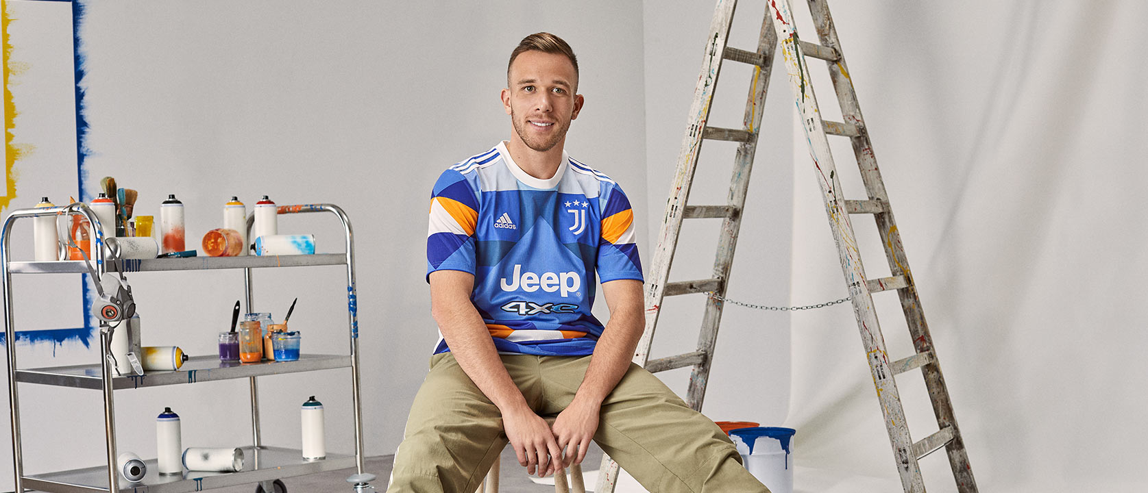 La quarta maglia della Juventus creata da Kobra