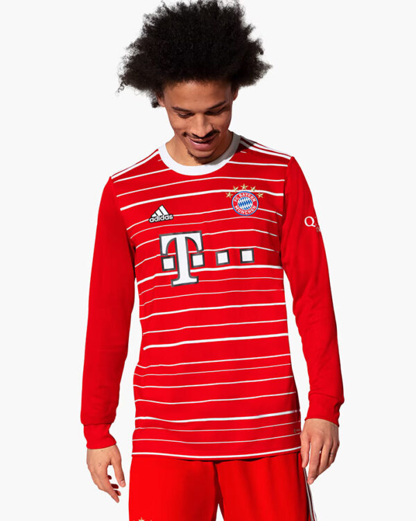 La maglia del Bayern a maniche lunghe