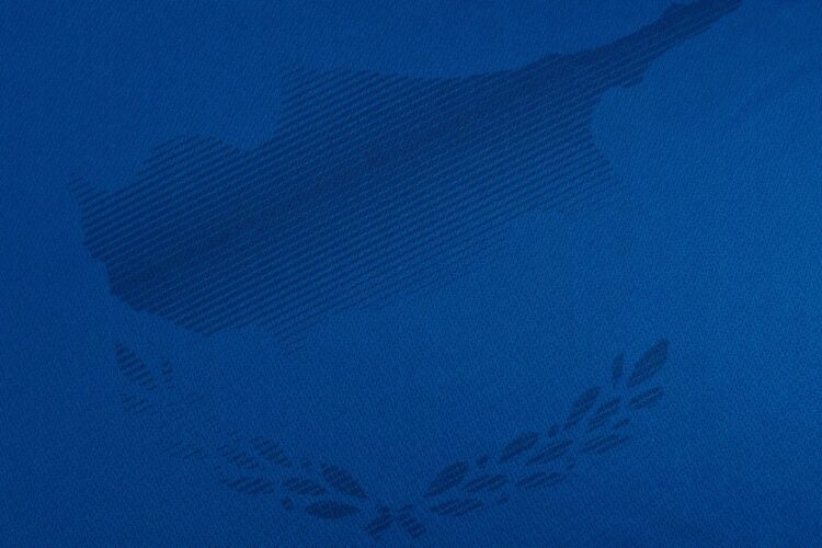 Cipro tono su tono sulla maglia