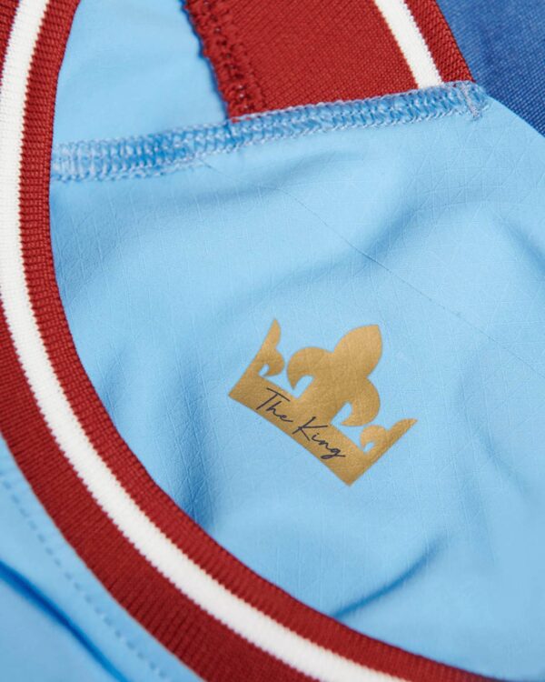 La corona The King all'interno del colletto City