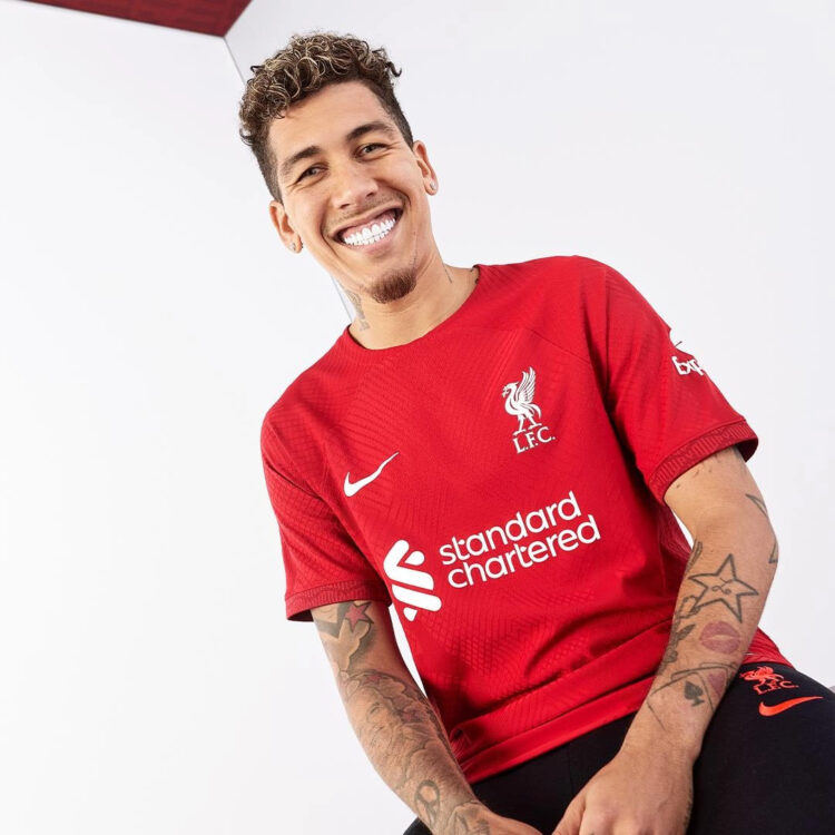 Firmino indossa la maglia del Liverpool 2023