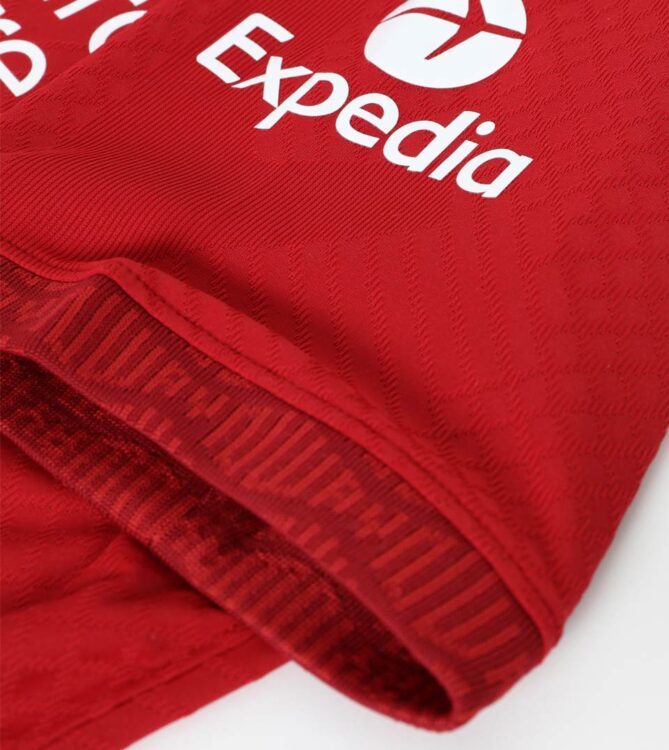 Dettaglio manica YNWA Liverpool