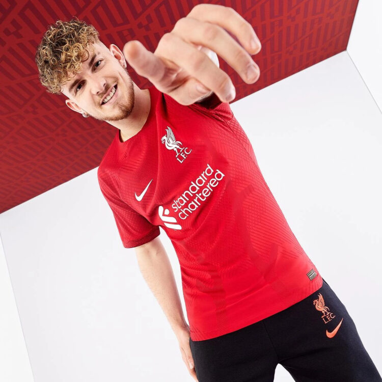 Nike mostra la nuova maglia del Liverpool