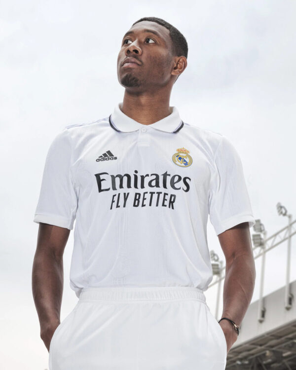Alaba con la maglia del Real Madrid 2023