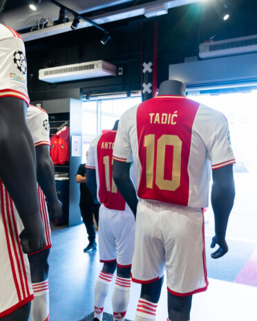 Font dorato Ajax 2022-2023