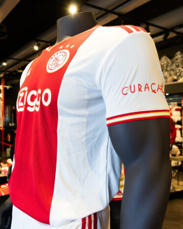 Dettagli nuova divisa Ajax 2023