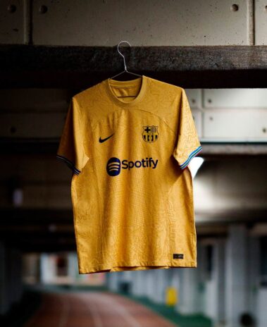 Nike seconda maglia Barcellona oro 2023