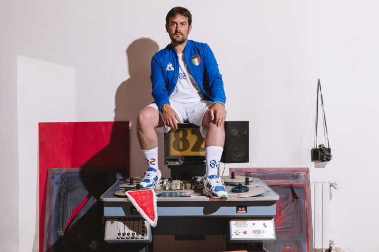 Wolfgang Natlacen con la collezione di Le Coq Sportif