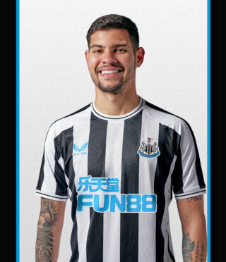 Bruno con la maglia del Newcastle 2022-23