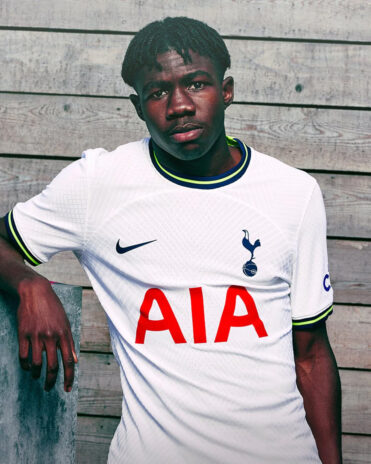 Kit Tottenham home 2022-23