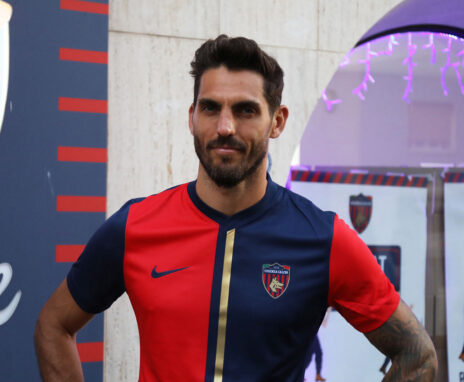 Larrivey con la maglia del Cosenza 2022-2023