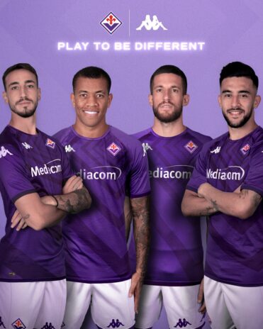 Kit Fiorentina home 2022-2023