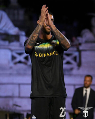 La seconda maglia della Lazio nera indossata da Zaccagni