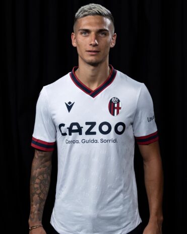 La divisa away del Bologna 2022-23