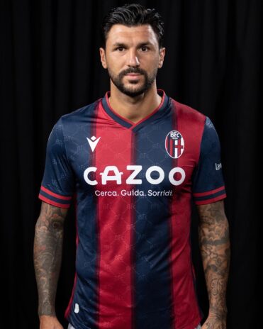 Soriano con la nuova maglia del Bologna 2022-2023